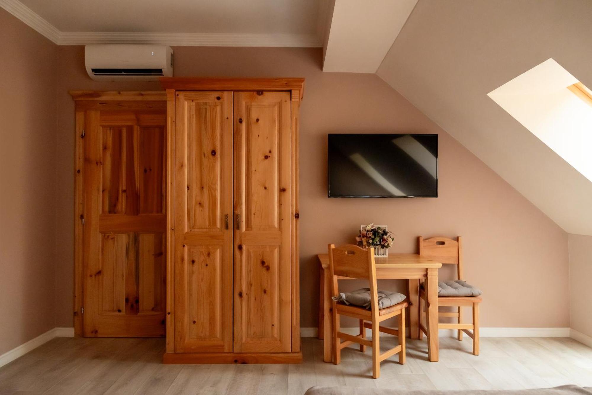 Hotel Kadoor Карловац Экстерьер фото