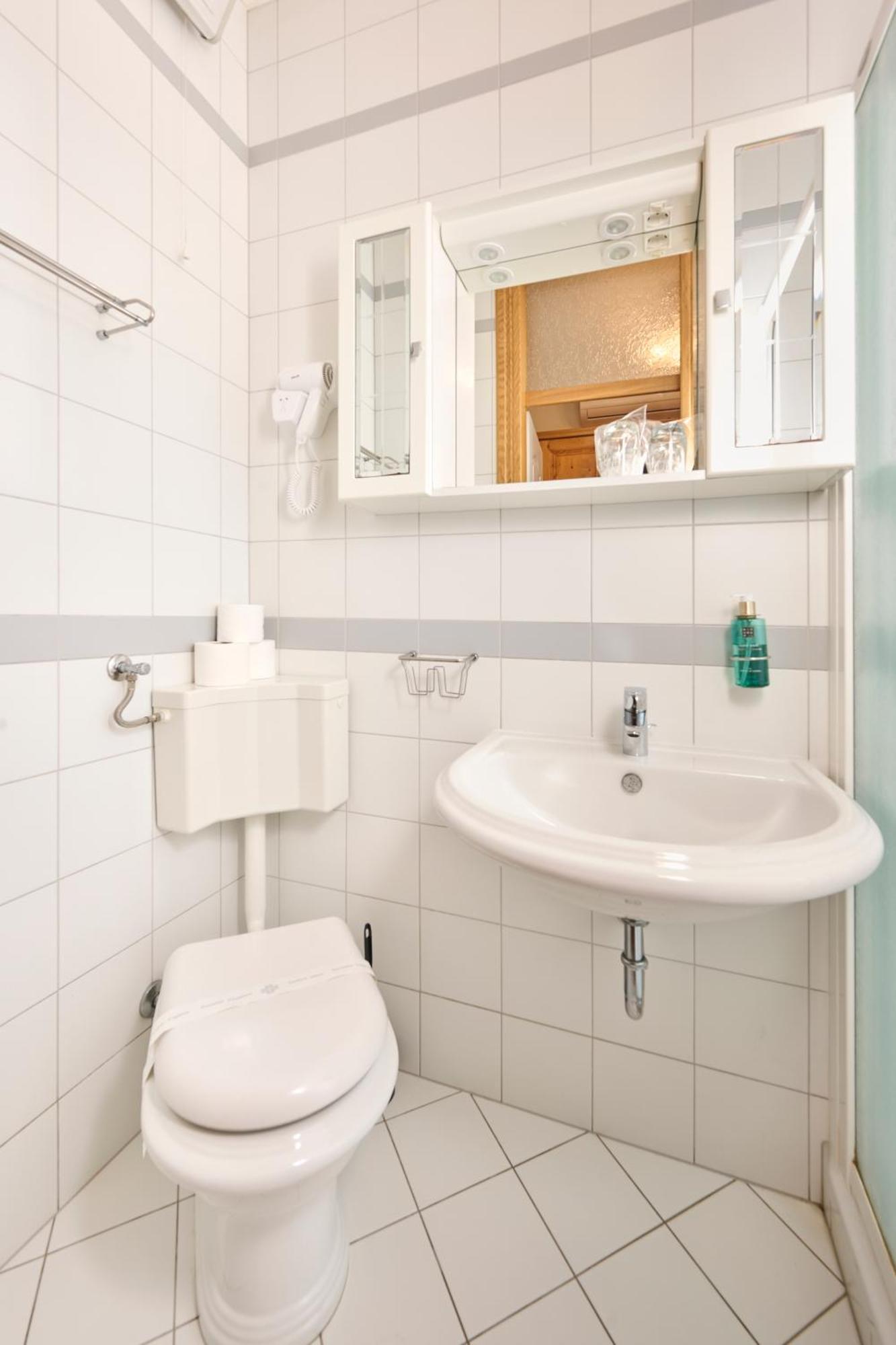 Hotel Kadoor Карловац Экстерьер фото