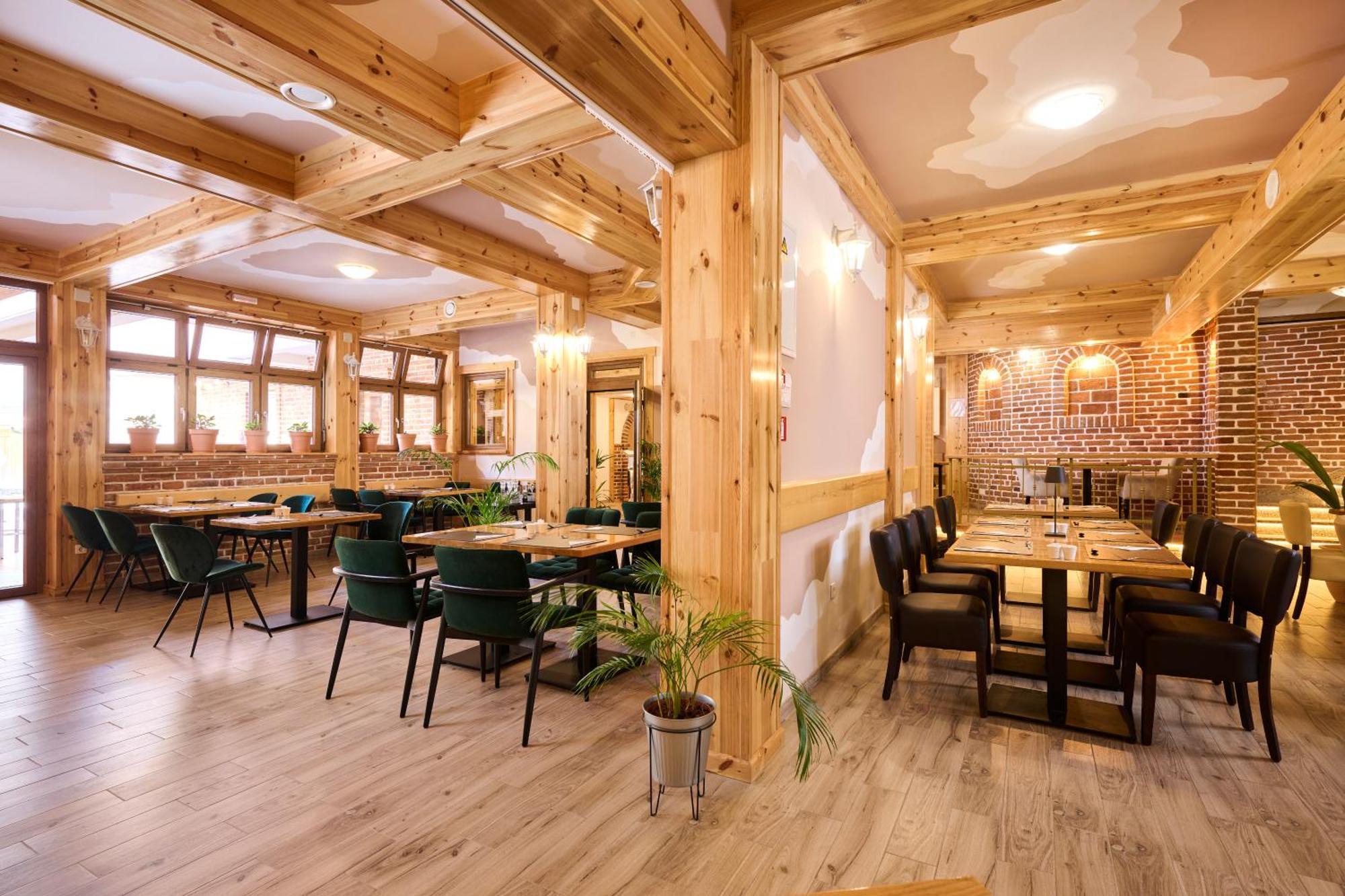 Hotel Kadoor Карловац Экстерьер фото