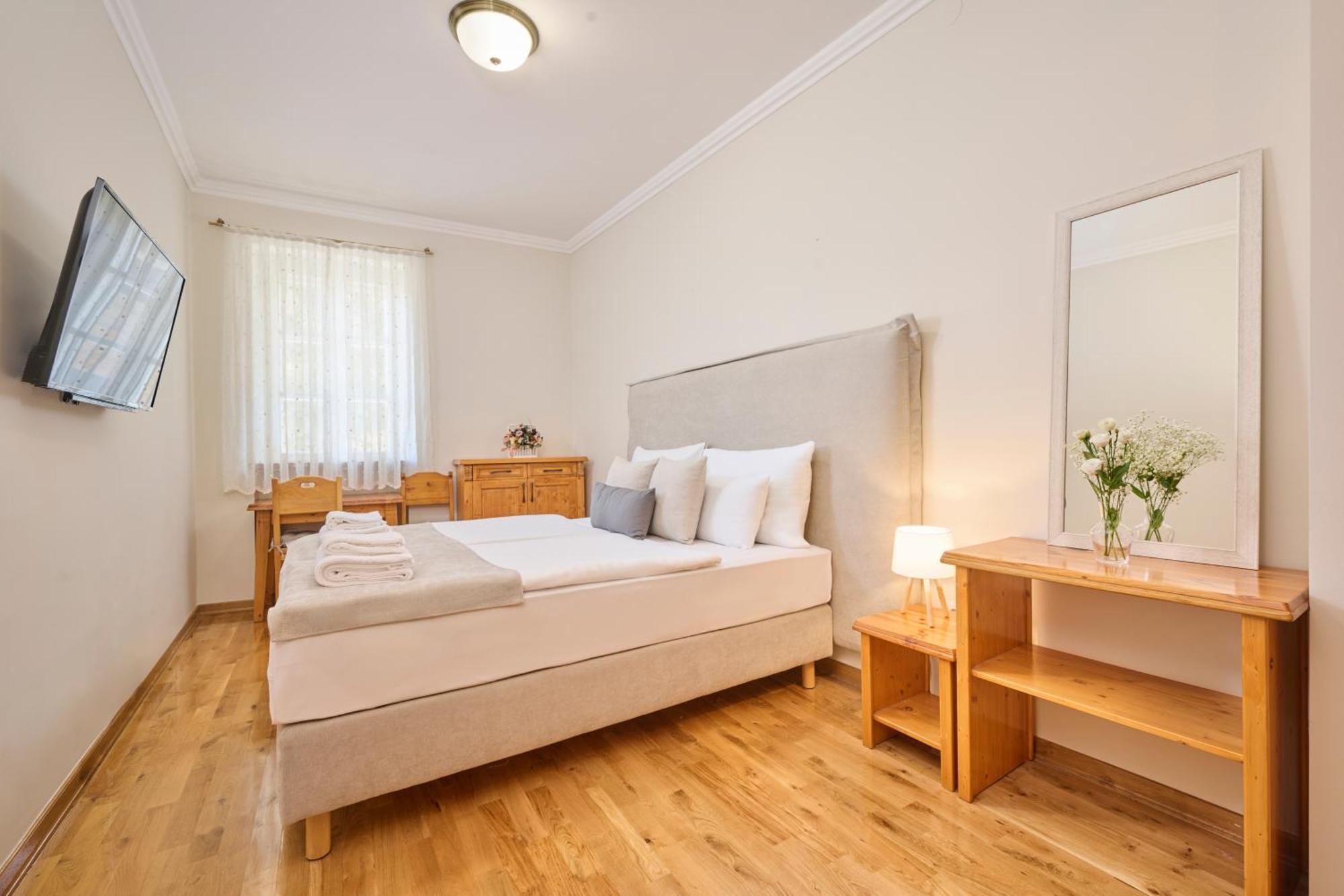 Hotel Kadoor Карловац Экстерьер фото