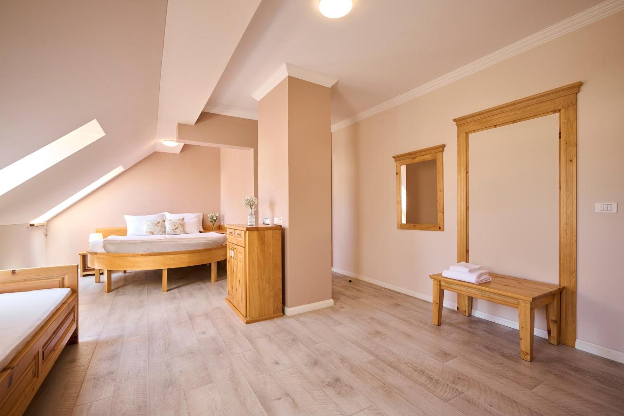 Hotel Kadoor Карловац Экстерьер фото