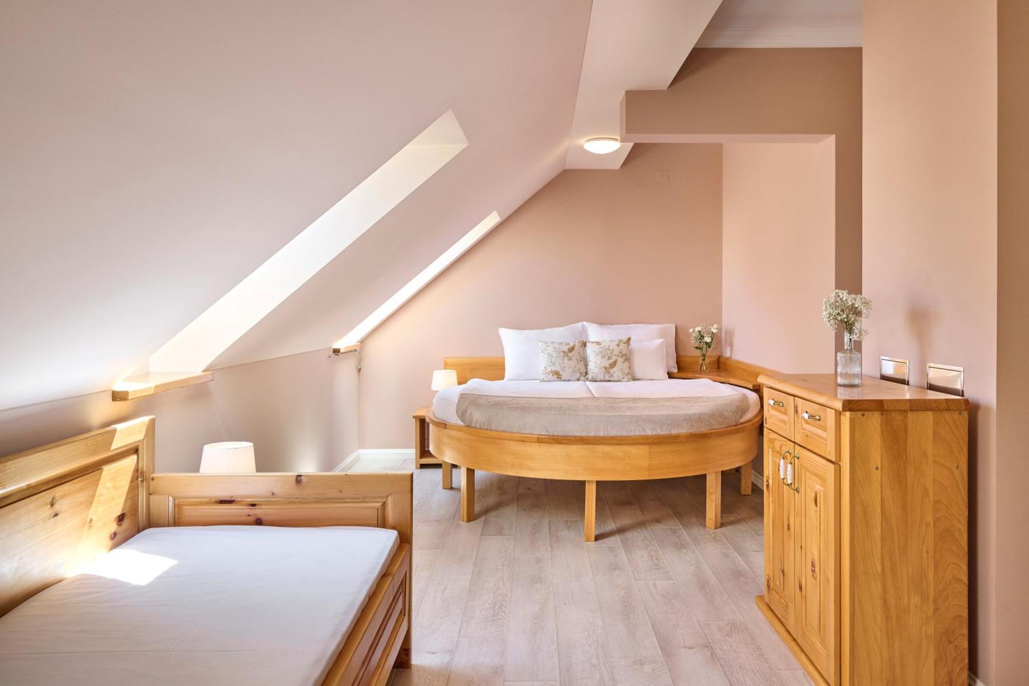 Hotel Kadoor Карловац Экстерьер фото