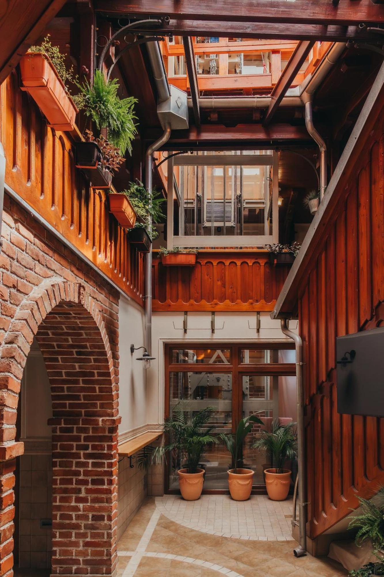 Hotel Kadoor Карловац Экстерьер фото