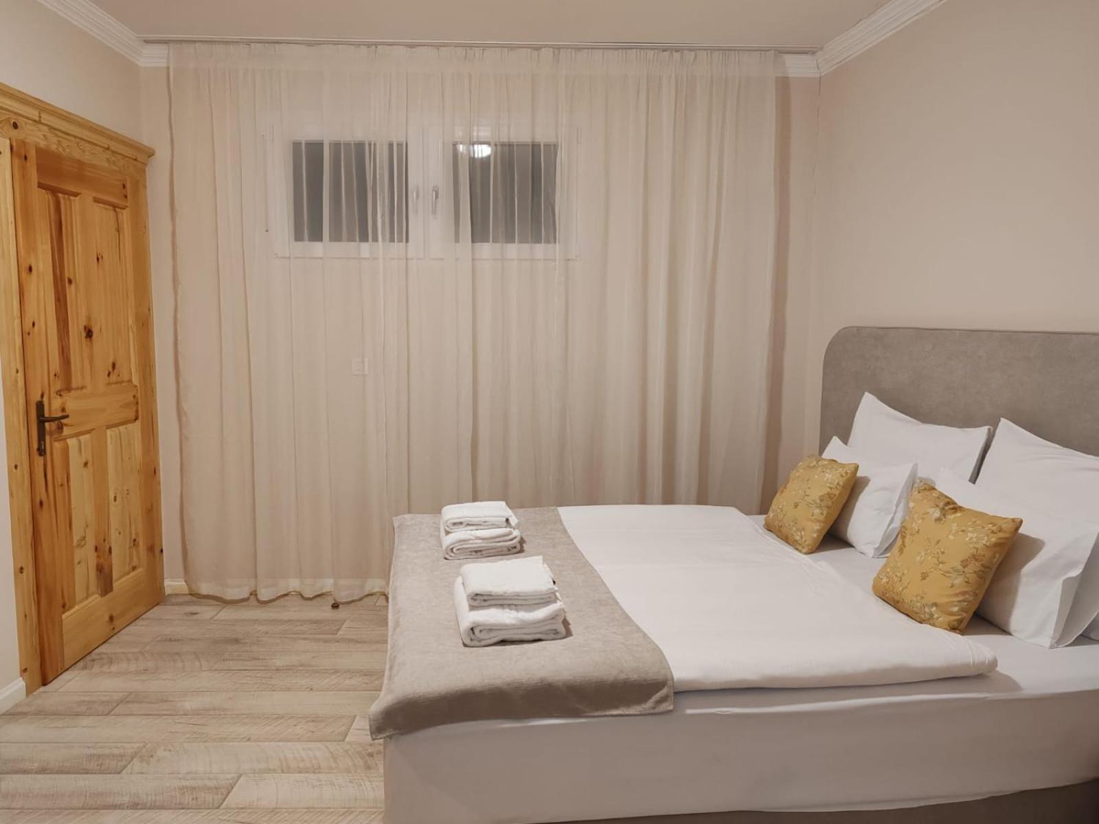 Hotel Kadoor Карловац Экстерьер фото